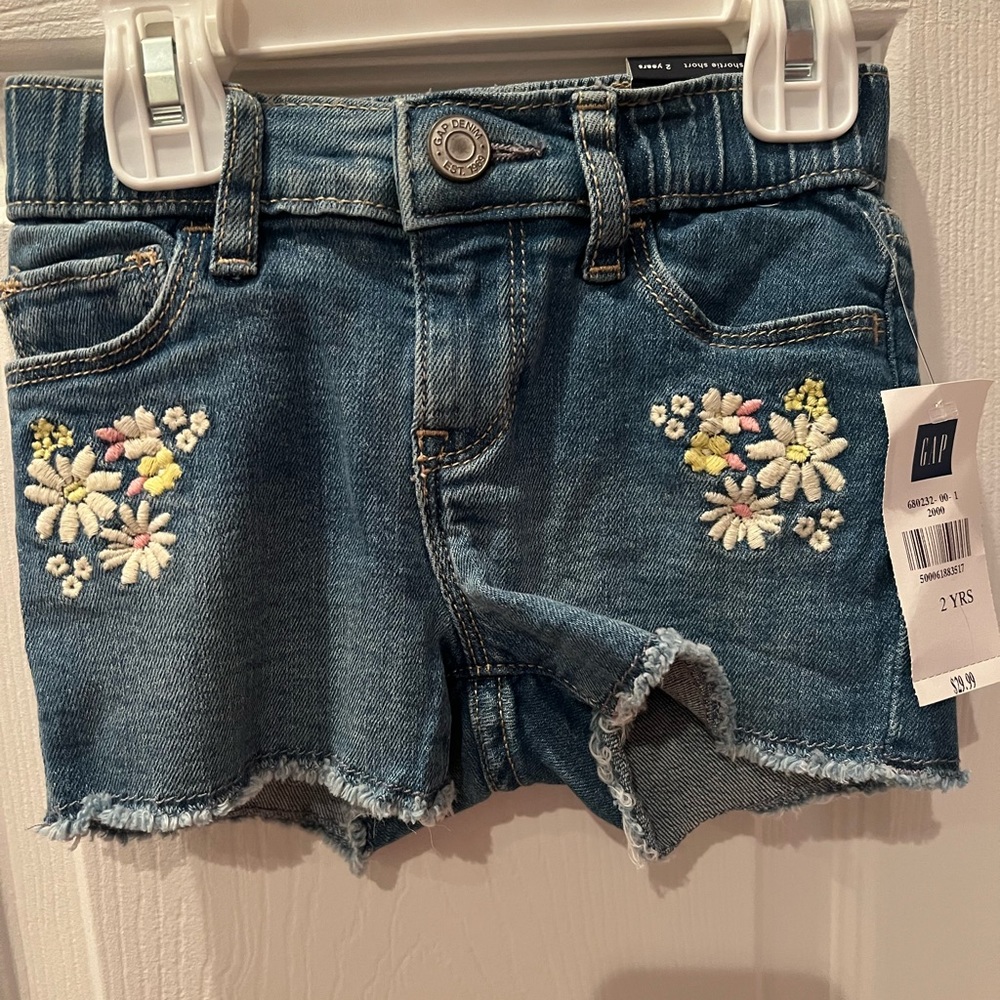 NWT Gap toddler girls floral stretchy pull-on jean shorts
